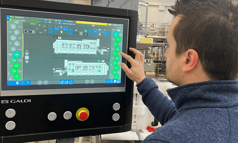 HMI панель высокопроизводительного автомата розлива RG480: просто и удобно